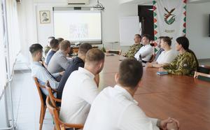 A kutatolabortól_főoldali és belső